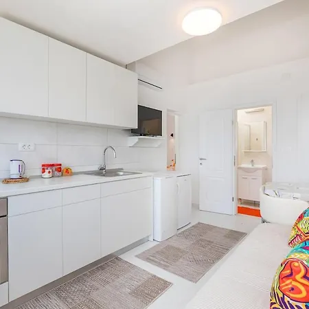 Old Town View - One Bedroom Apartment *
